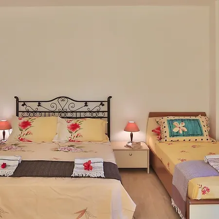 Lotus Apartment *